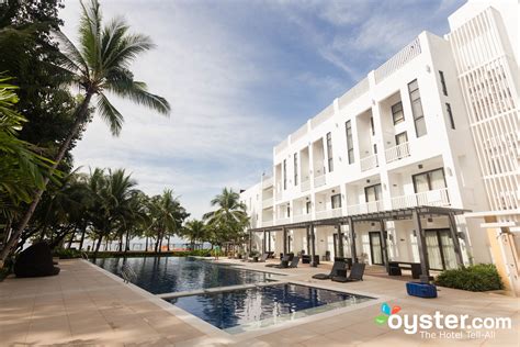 THE 10 CLOSEST Hotels to Camaya Coast .